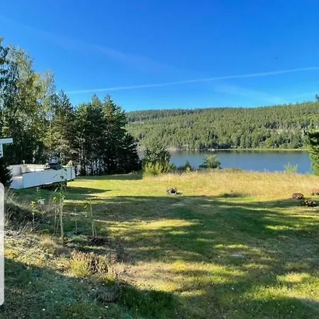 فيلة Idyllic Lake House *